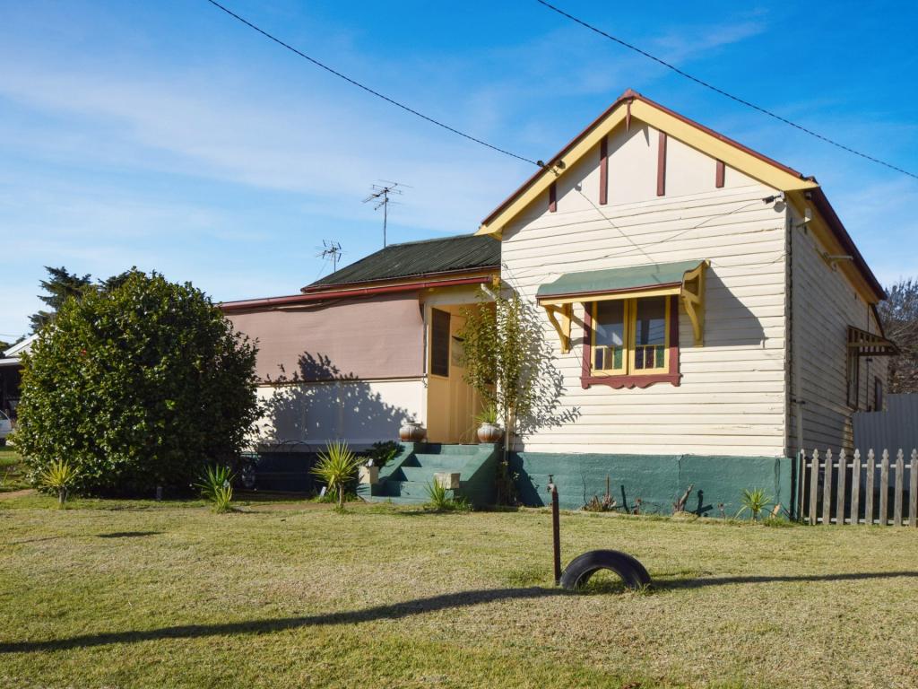 42 Templemore St, Young, NSW 2594