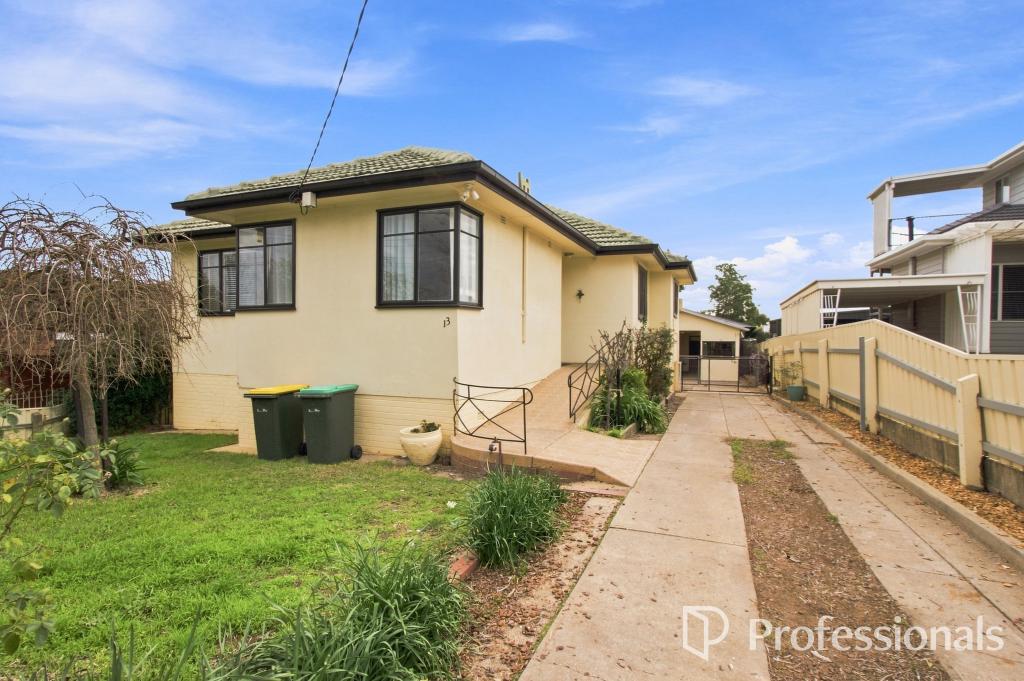 13 Fernleigh Rd, Turvey Park, NSW 2650