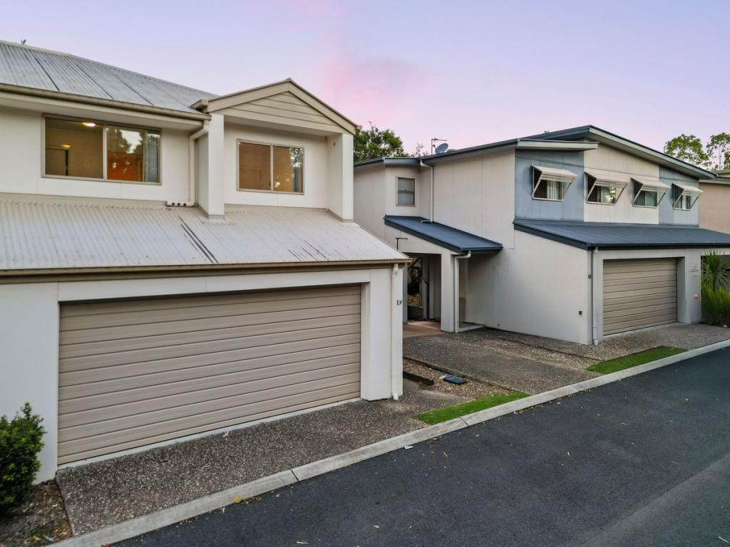 13/2 Weir Dr, Upper Coomera, QLD 4209