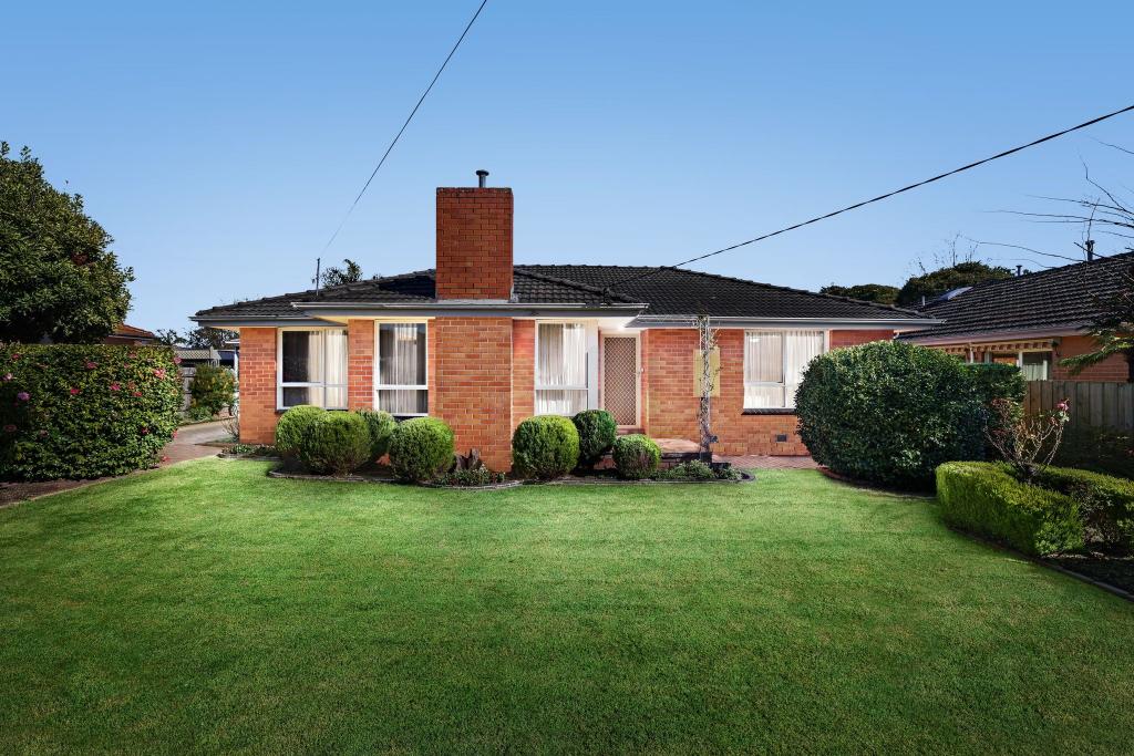 32 Pine Rd, Bayswater, VIC 3153