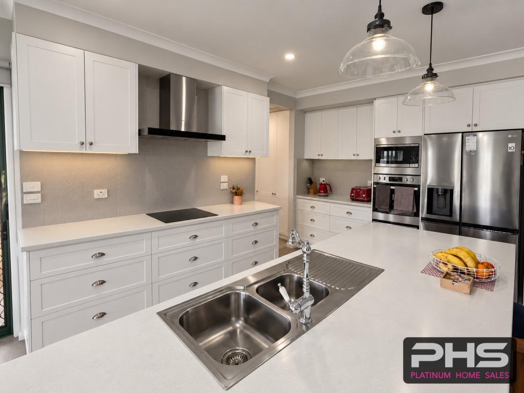 5 Pyramid Cres, Kerang, VIC 3579