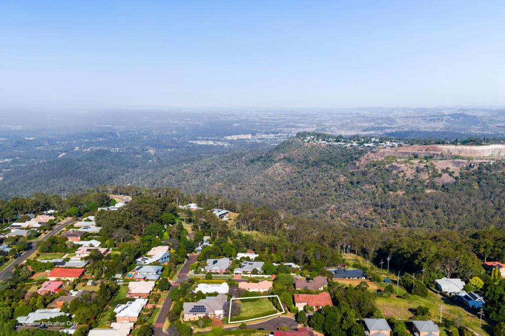 4 Balmoral Cl, Mount Lofty, QLD 4350