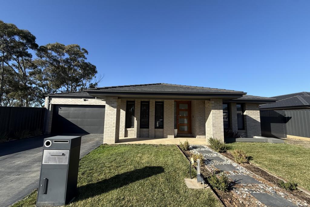 303 MACKENZIE ST W, KANGAROO FLAT, VIC 3555