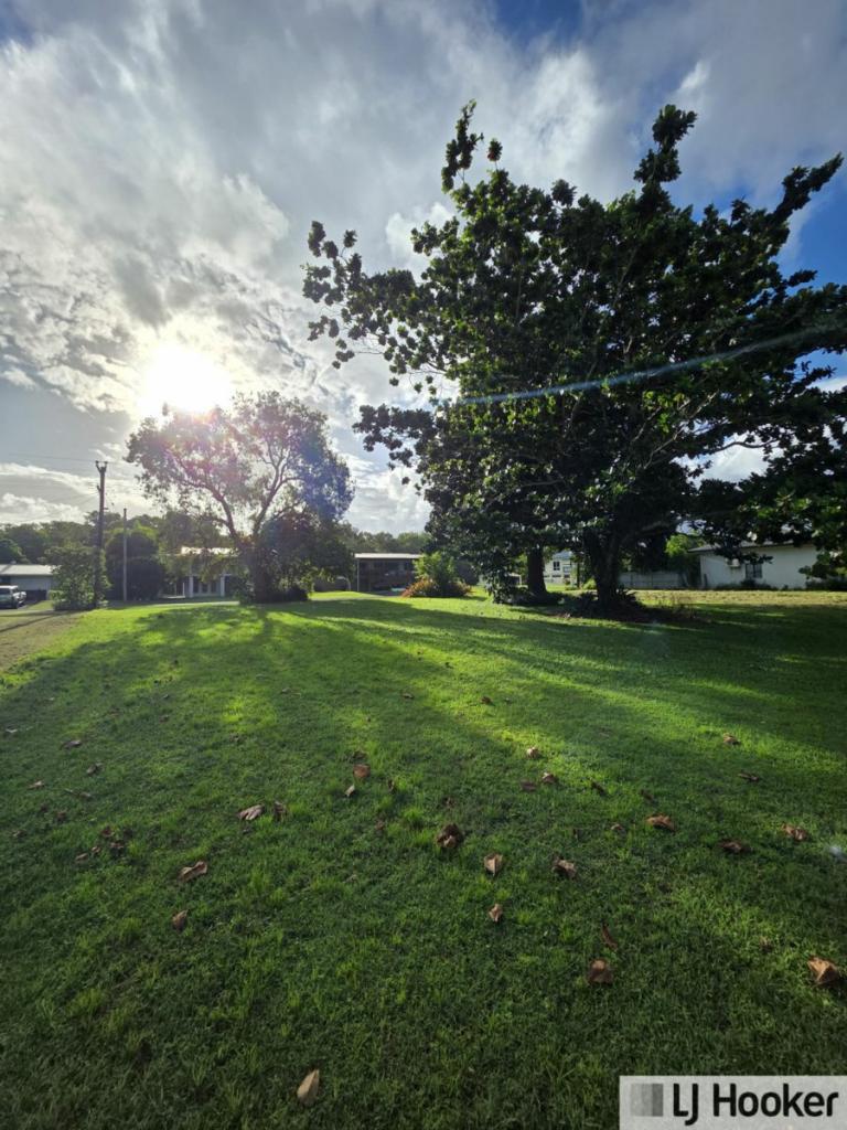 82 Taylor St, Tully Heads, QLD 4854