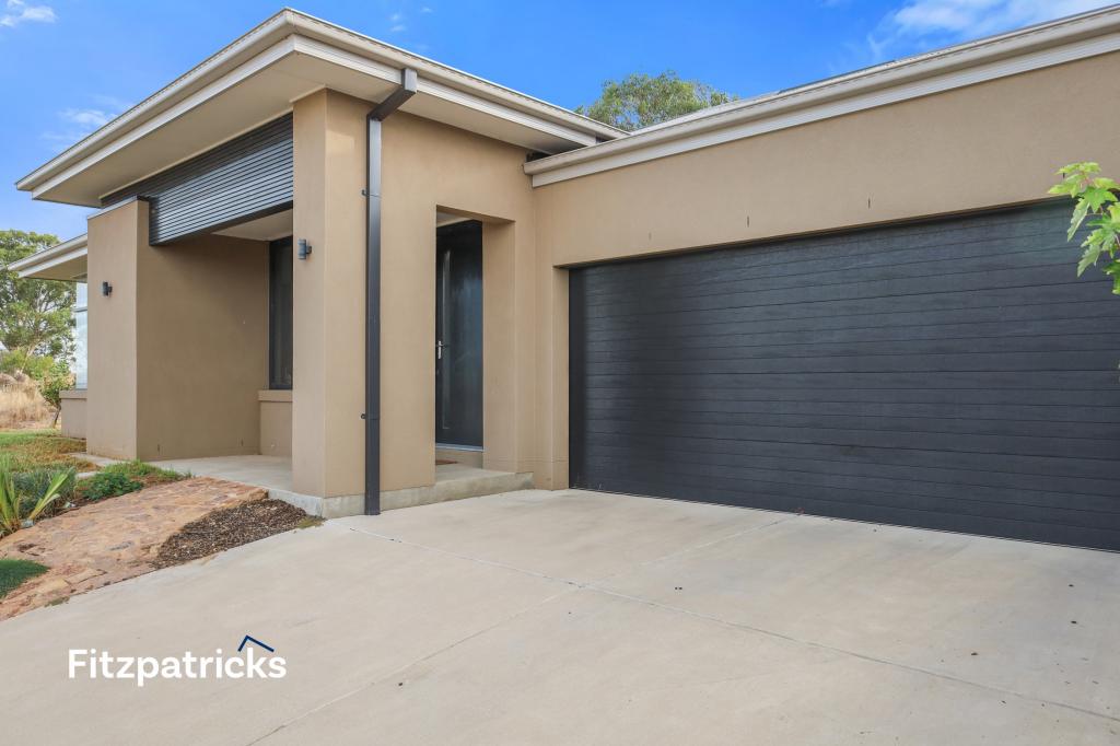 8 Benaud Pl, Boorooma, NSW 2650