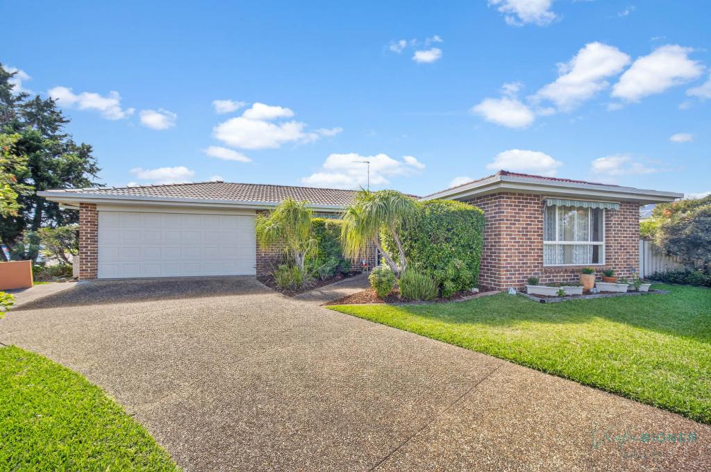 4 EYRE CRES, FORSTER, NSW 2428