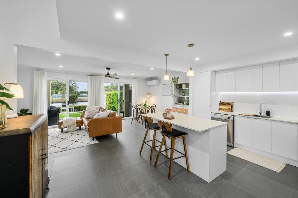 63/215 Cottesloe Dr, Mermaid Waters, QLD 4218