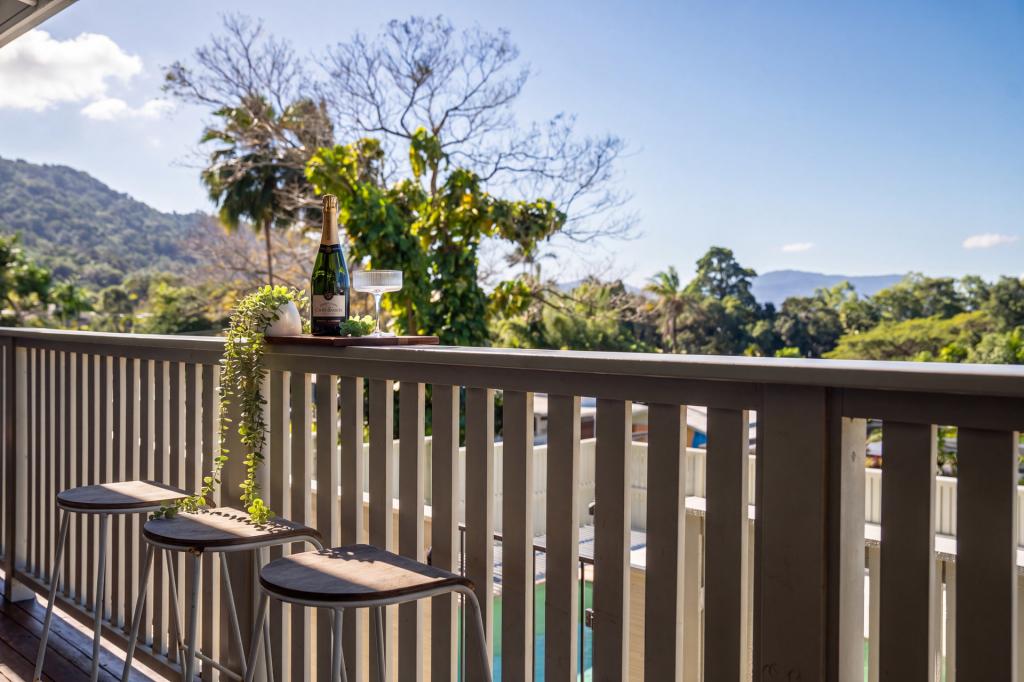74 Hillview Cres, Whitfield, QLD 4870