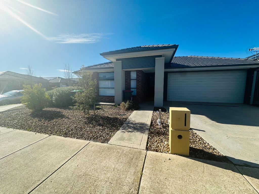 25 Upthorpe Way, Mickleham, VIC 3064