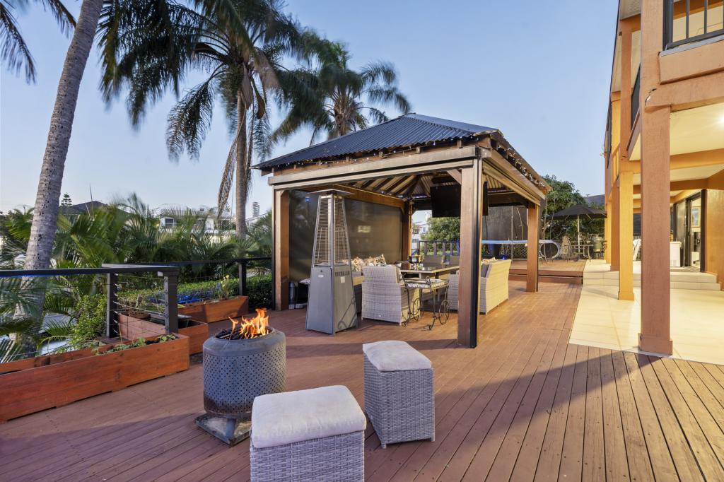 138 Amalfi Dr, Isle Of Capri, QLD 4217