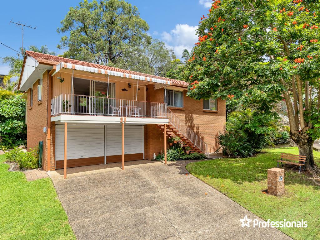 27 Yeerinbool Ct, Arana Hills, QLD 4054