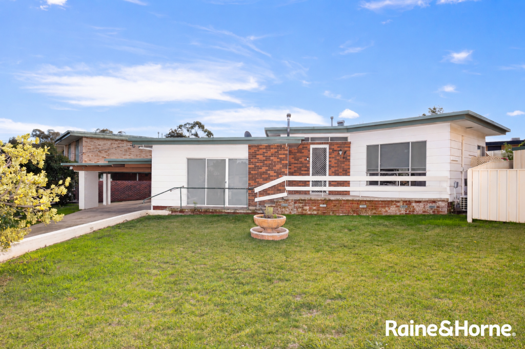 3 Acacia St, Kooringal, NSW 2650