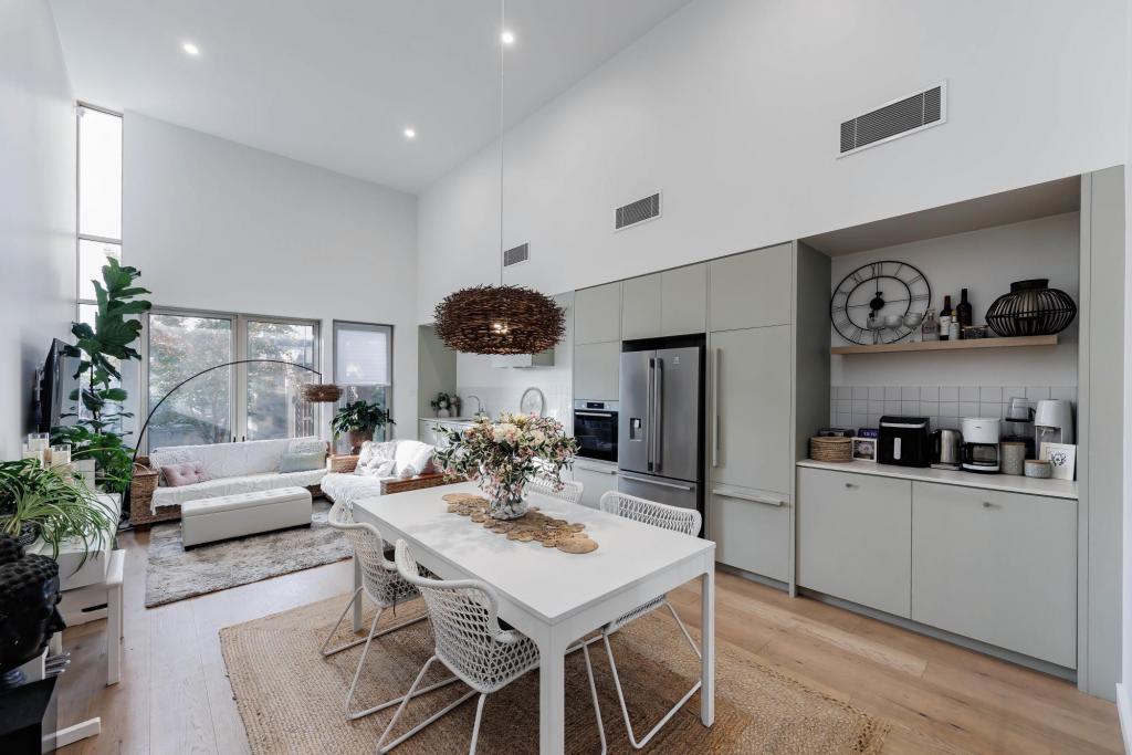 145 Troubridge Dr, West Lakes, SA 5021