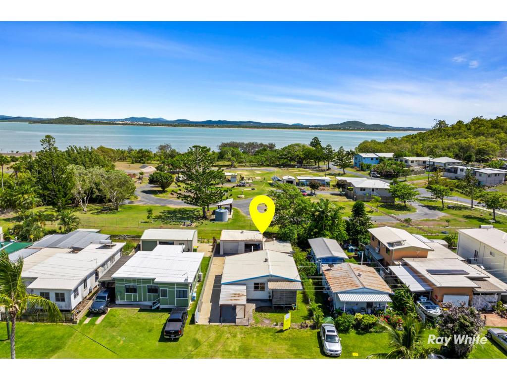 11 Meadow St, Keppel Sands, QLD 4702