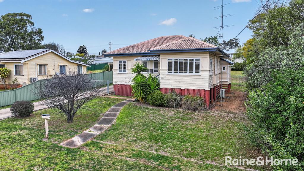 10 BRAEMAR ST, WARWICK, QLD 4370