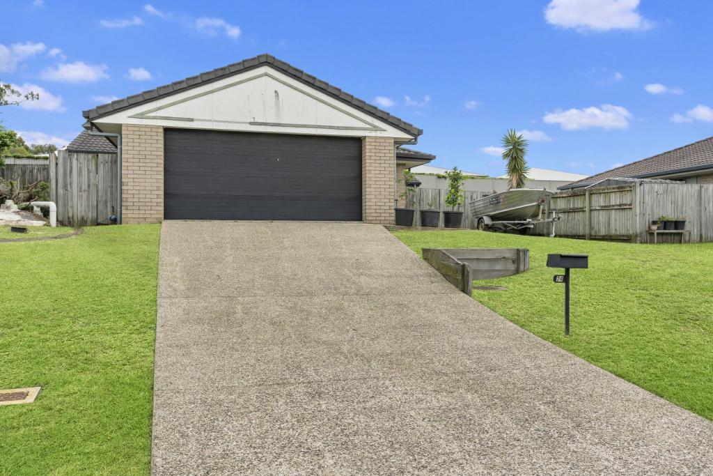 24 Grassdale Cres, Morayfield, QLD 4506