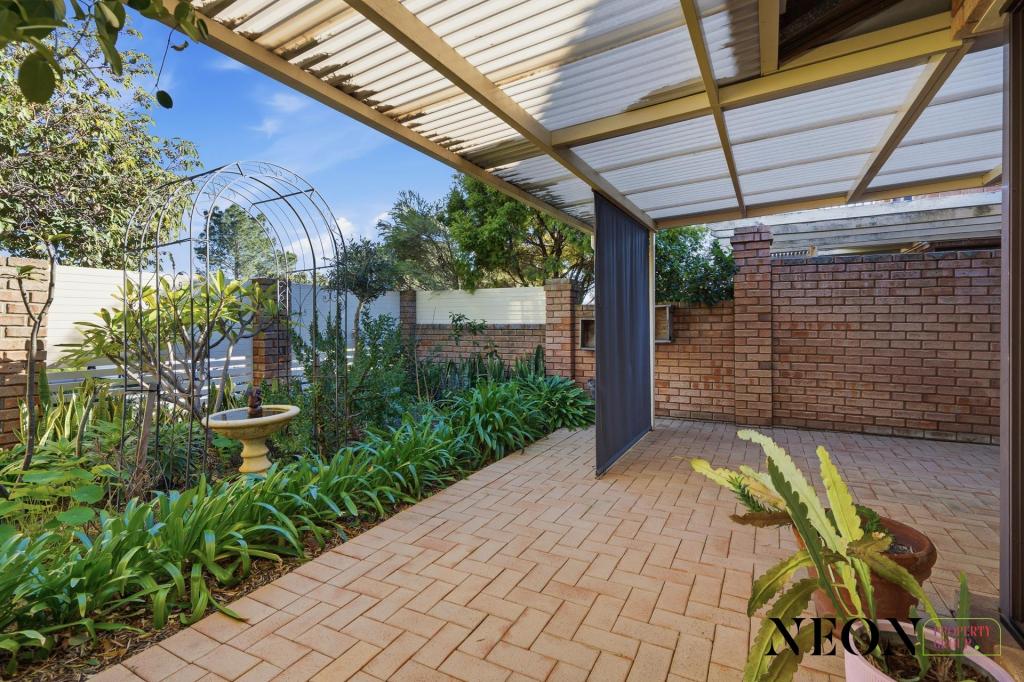 1d Kitchener Rd, Melville, WA 6156