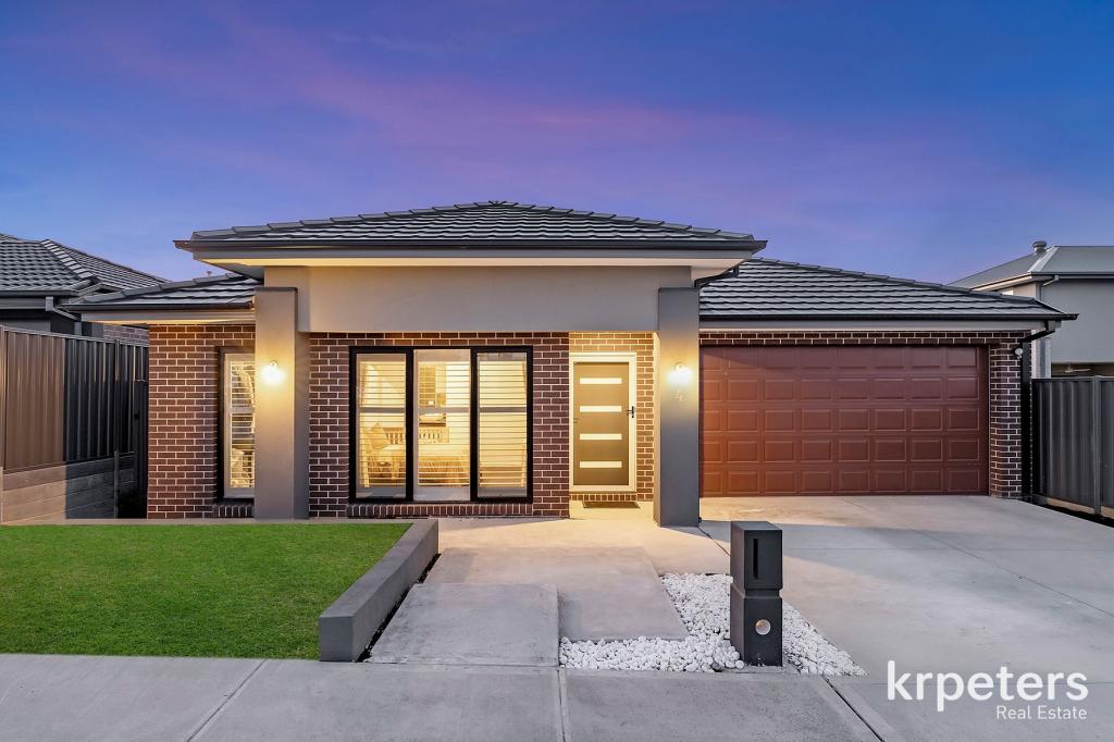 4 MORZINE WAY, PAKENHAM, VIC 3810