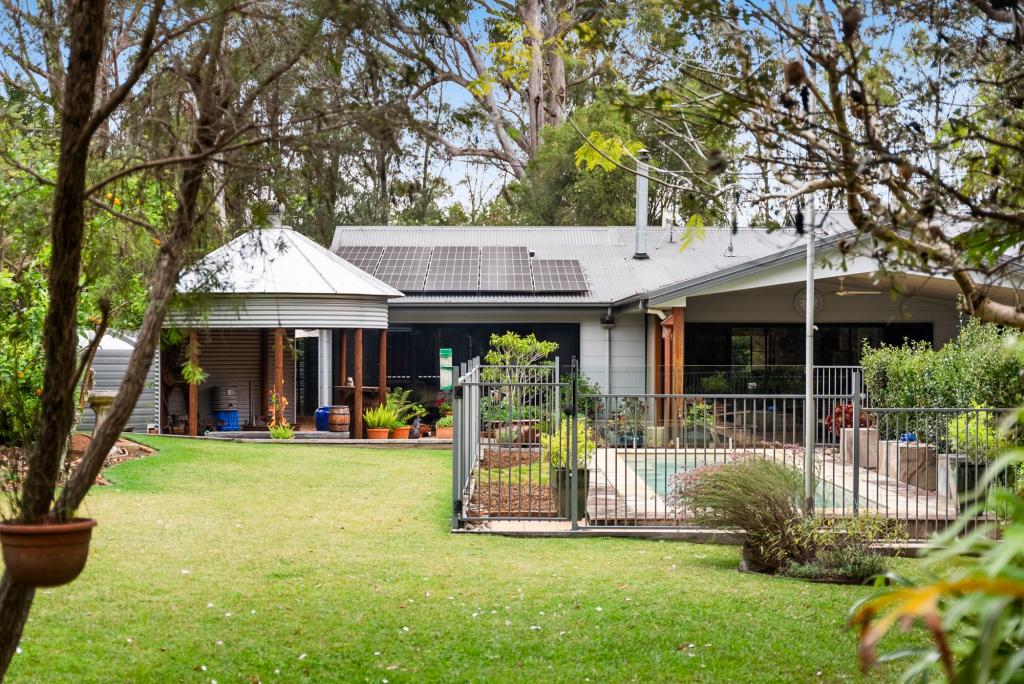 20 Hampton Rd, Hampton, QLD 4352