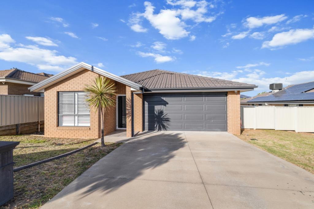 16 Lake Pl, Tamworth, NSW 2340
