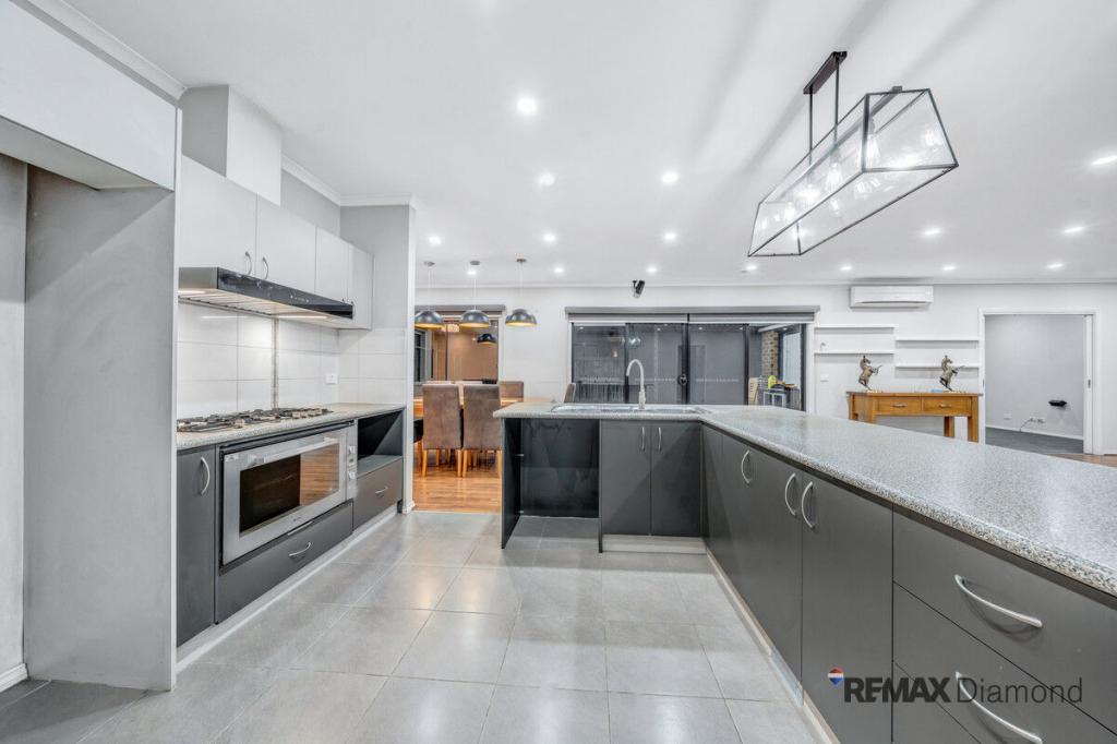 15 Bronson Cct, Cranbourne North, VIC 3977