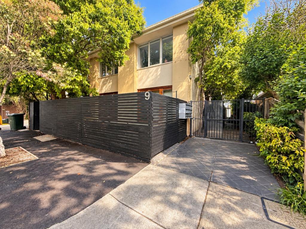 3/9 GOURLAY ST, ST KILDA EAST, VIC 3183