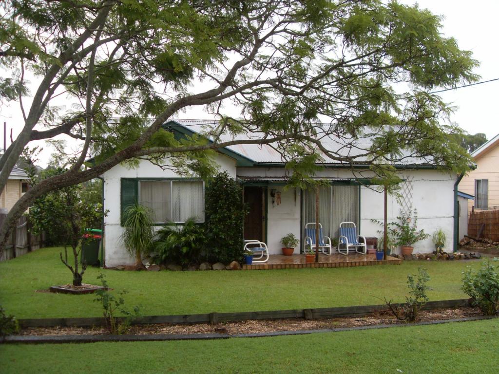 10 KERLE ST, TAREE, NSW 2430