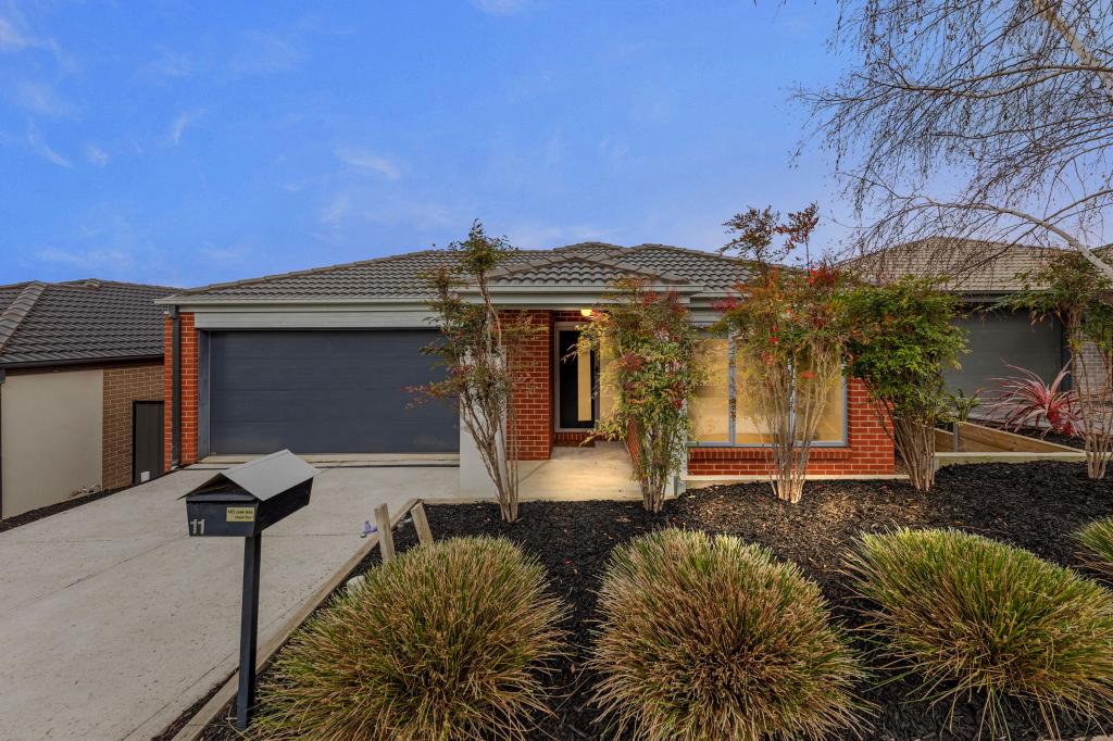 11 HOUND CT, PAKENHAM, VIC 3810