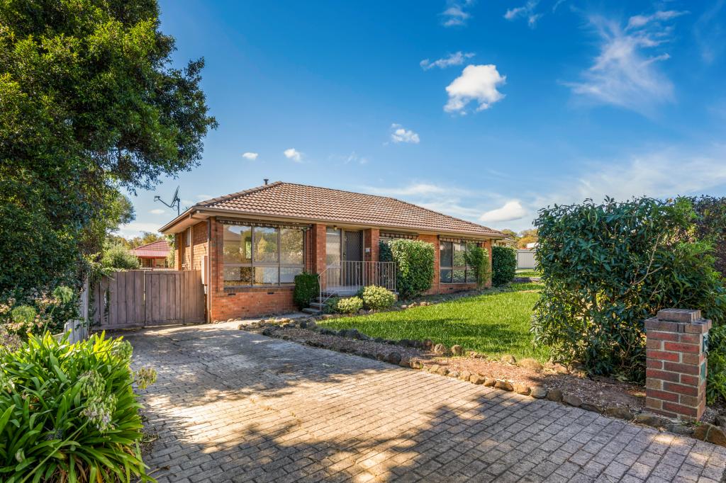 8 BROADWALK GR, ENDEAVOUR HILLS, VIC 3802