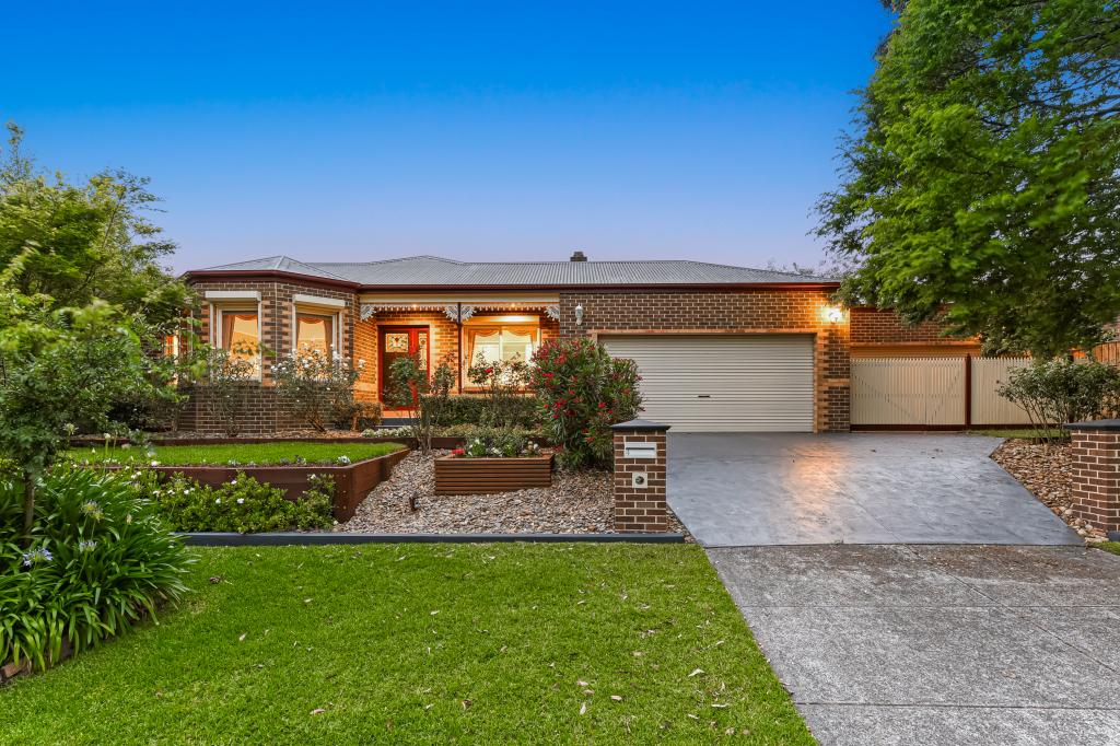 4 Grove Gdns, Berwick, VIC 3806