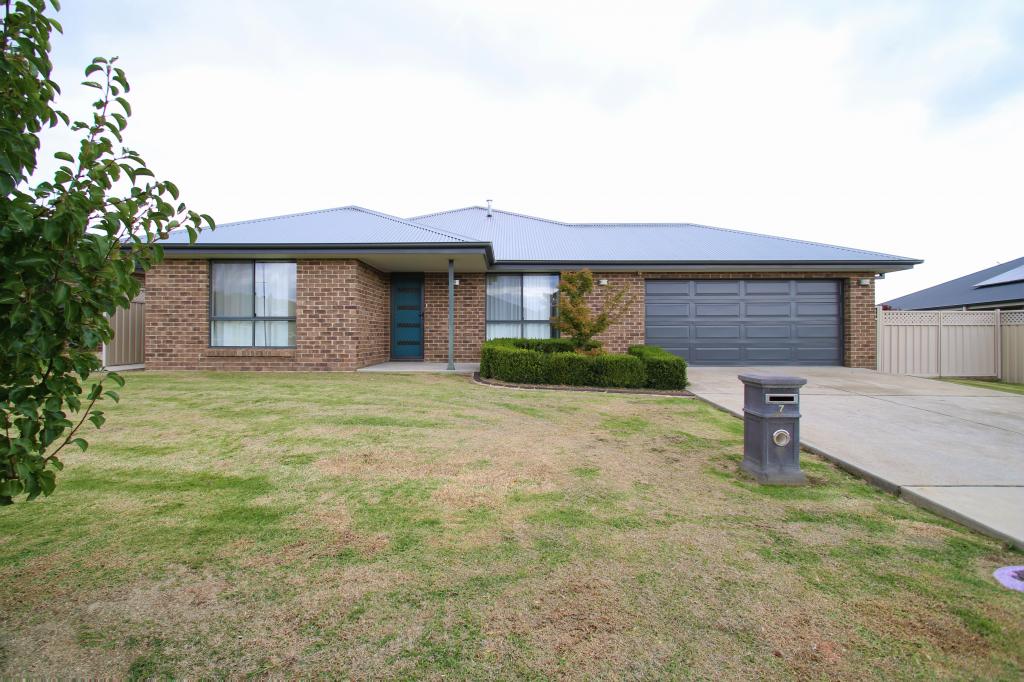 7 Clem Mcfawn Pl, Orange, NSW 2800