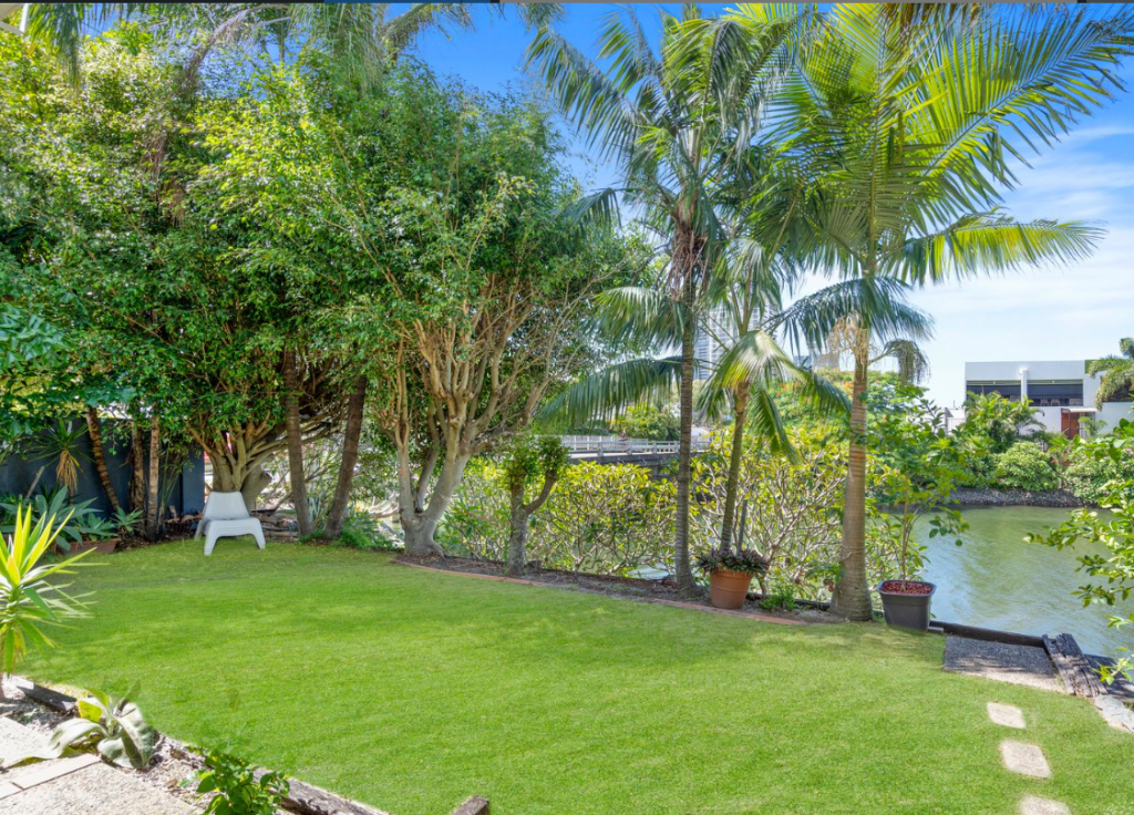 1/1 Orvieto Ave, Mermaid Waters, QLD 4218
