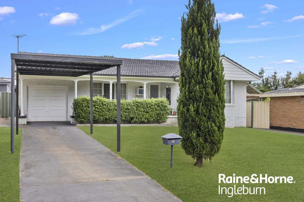 33 & 33a Trobriand Cres, Glenfield, NSW 2167