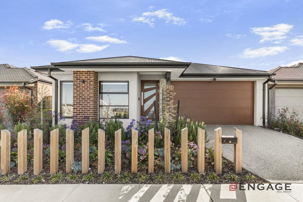 9 BAINBRIDGE RD, MANOR LAKES, VIC 3024