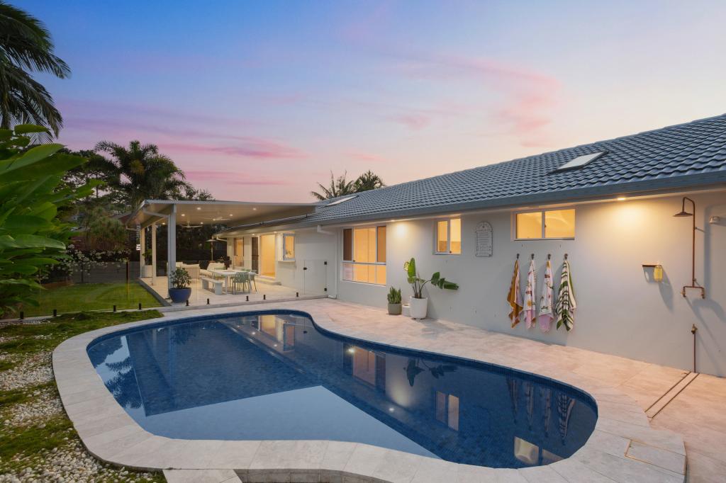 135 Murtha Dr, Elanora, QLD 4221