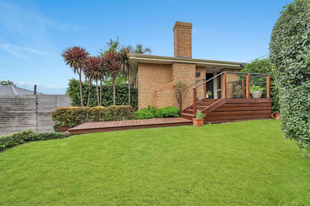 41 OAKDEN ST, PEARCEDALE, VIC 3912