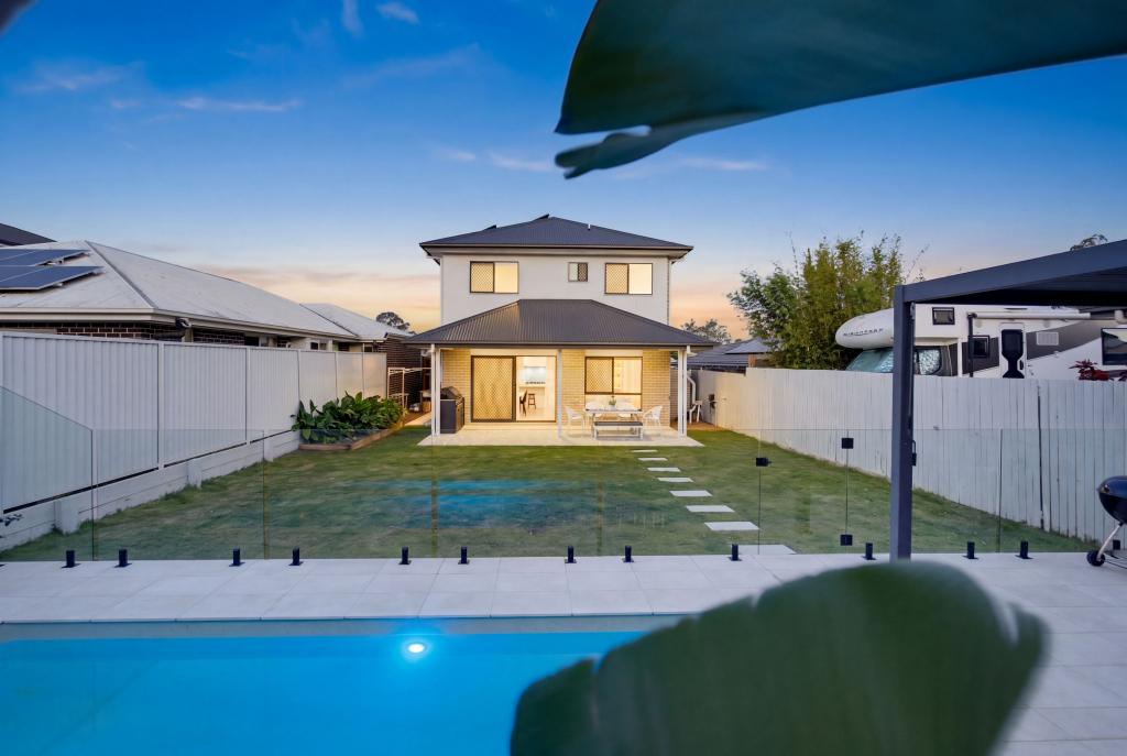 8 Koona Pl, Hillcrest, QLD 4118