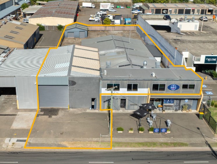30 BLAXLAND RD, CAMPBELLTOWN, NSW 2560