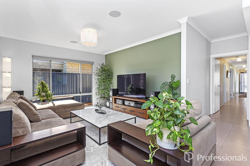 8 Popolo Pl, Pearsall, WA 6065