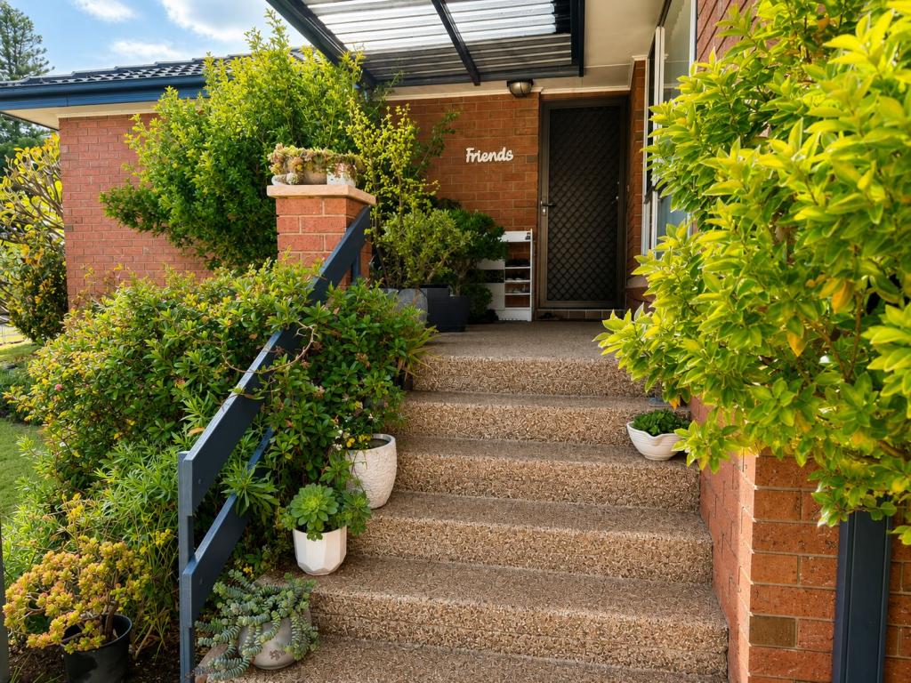 16 Chaperon Cres, Minto, NSW 2566