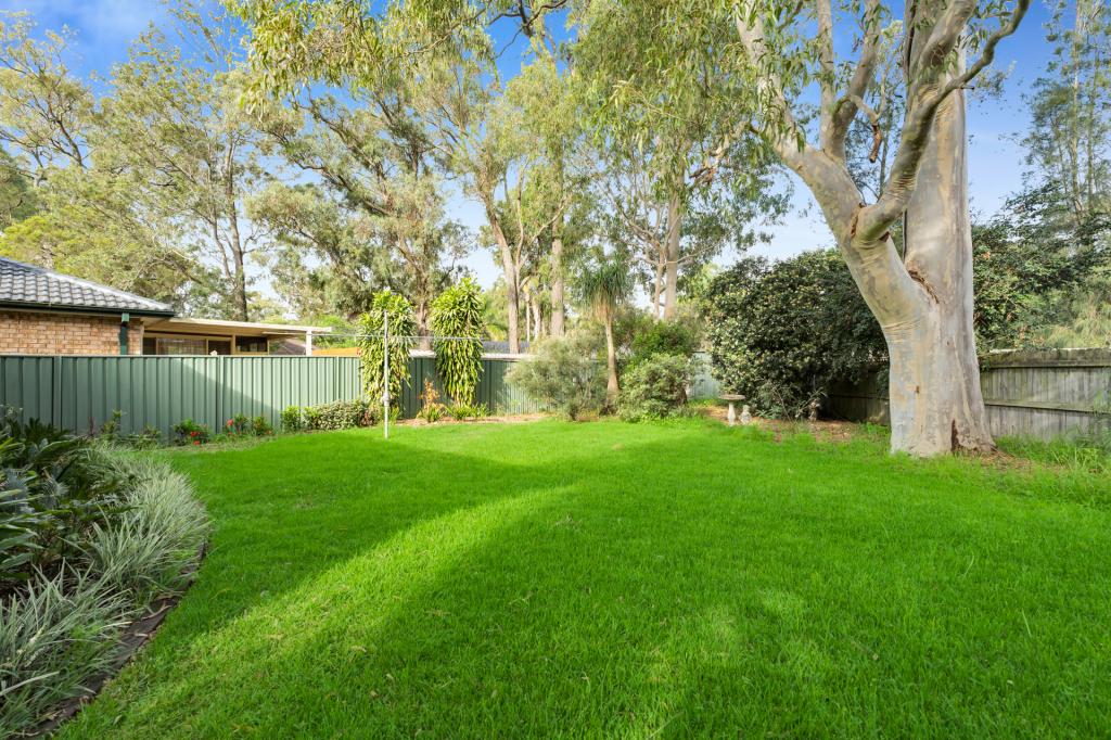 8 Daphne Pl, Macquarie Fields, NSW 2564