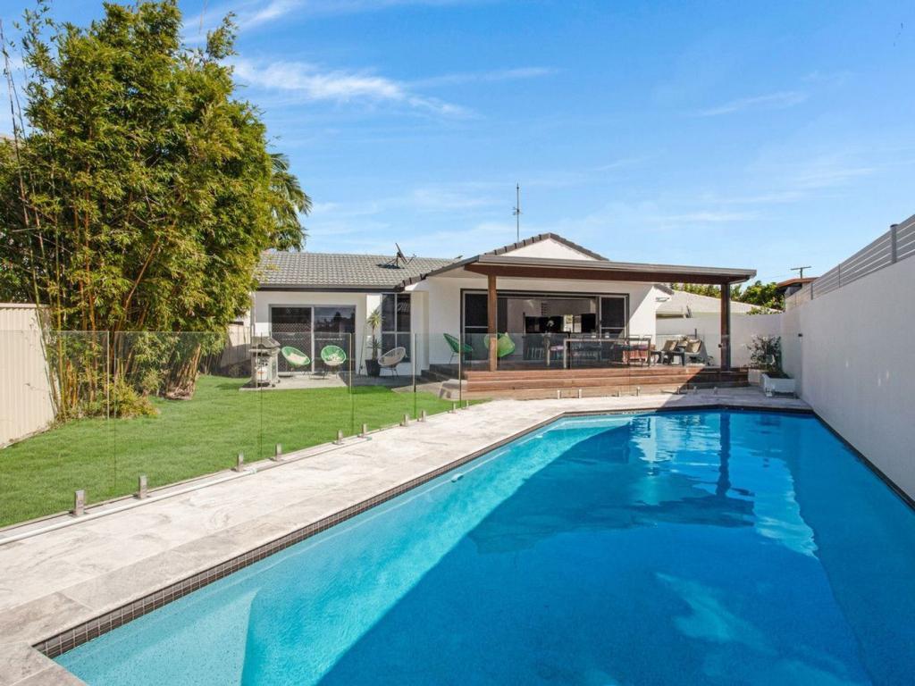 5 Verdichio Ave, Mermaid Waters, QLD 4218