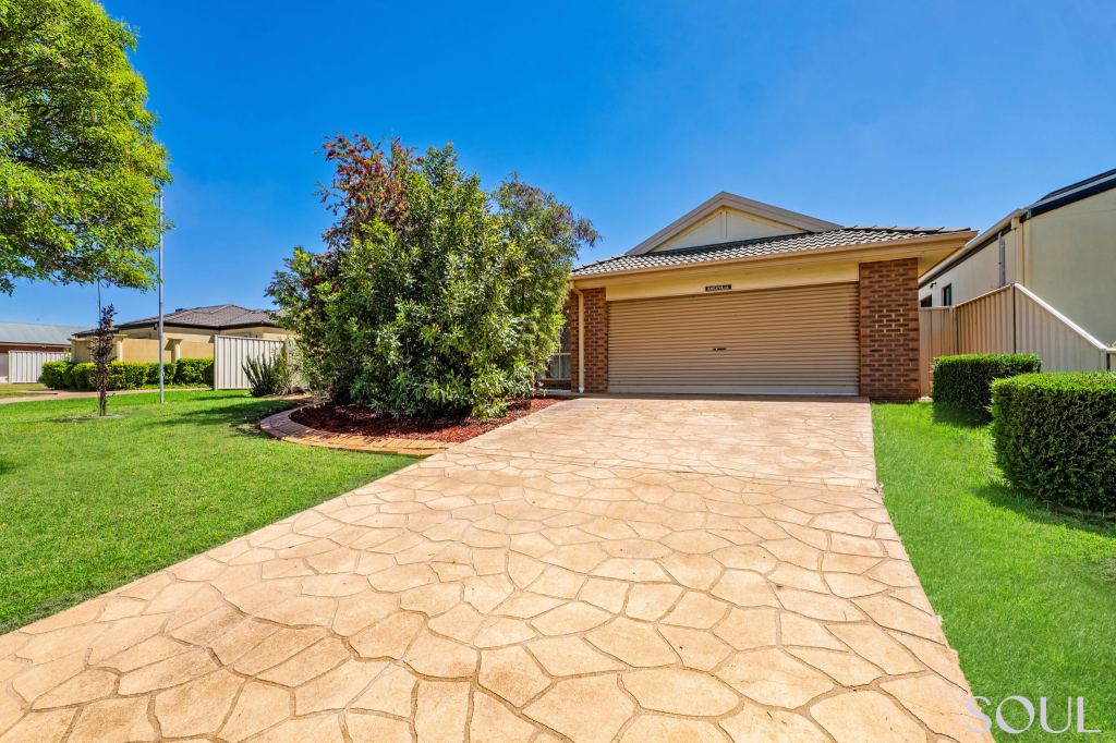 9 ALBION GROVE CRES, GRIFFITH, NSW 2680