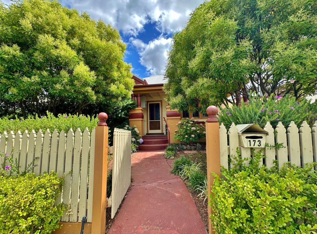 173 NASMYTH ST, YOUNG, NSW 2594