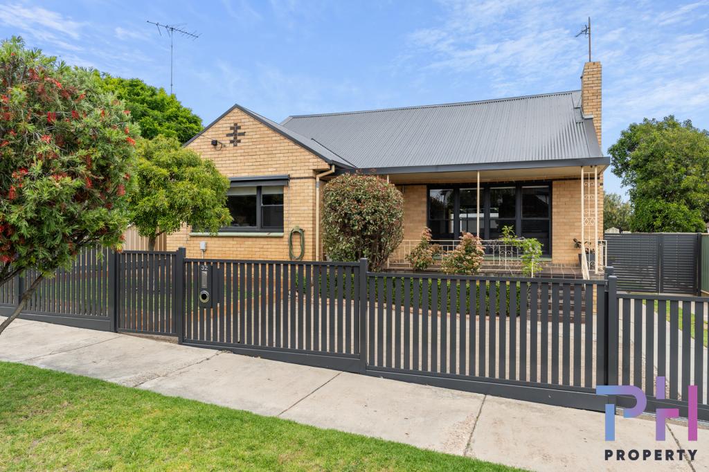 32 HAMMER ST, FLORA HILL, VIC 3550