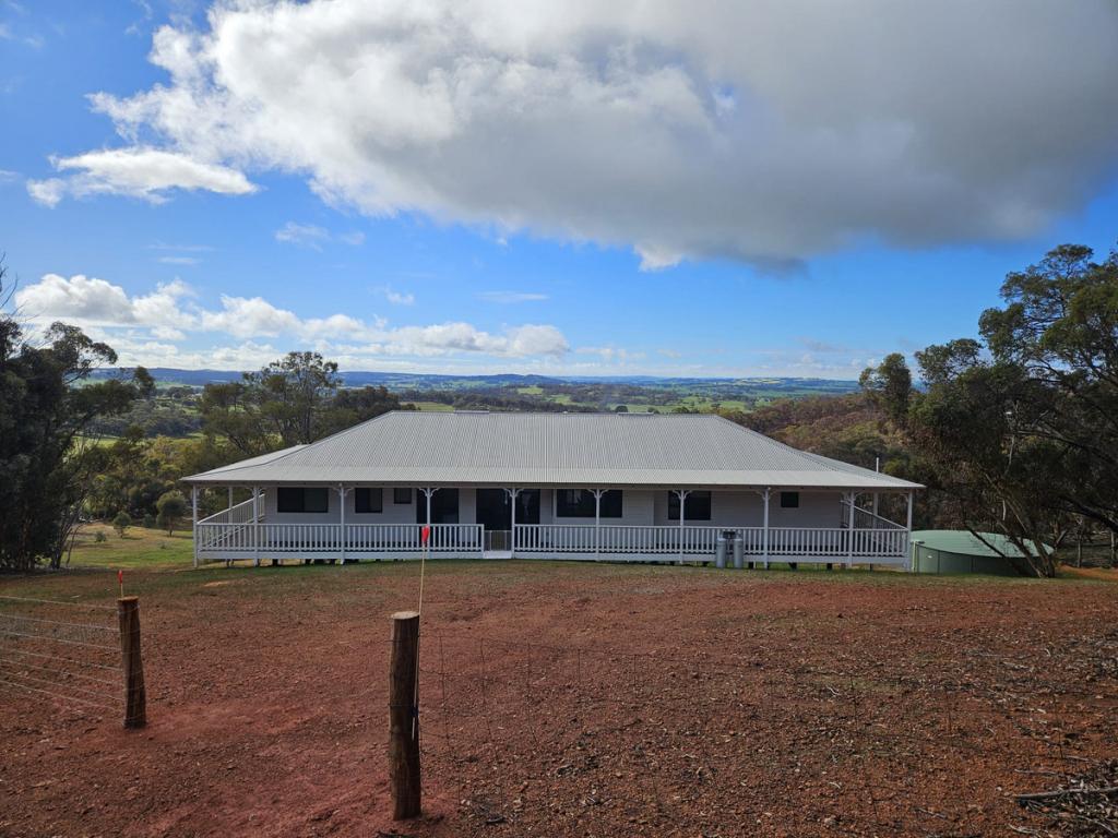 175 O'Connell Rd, Wandering, WA 6308