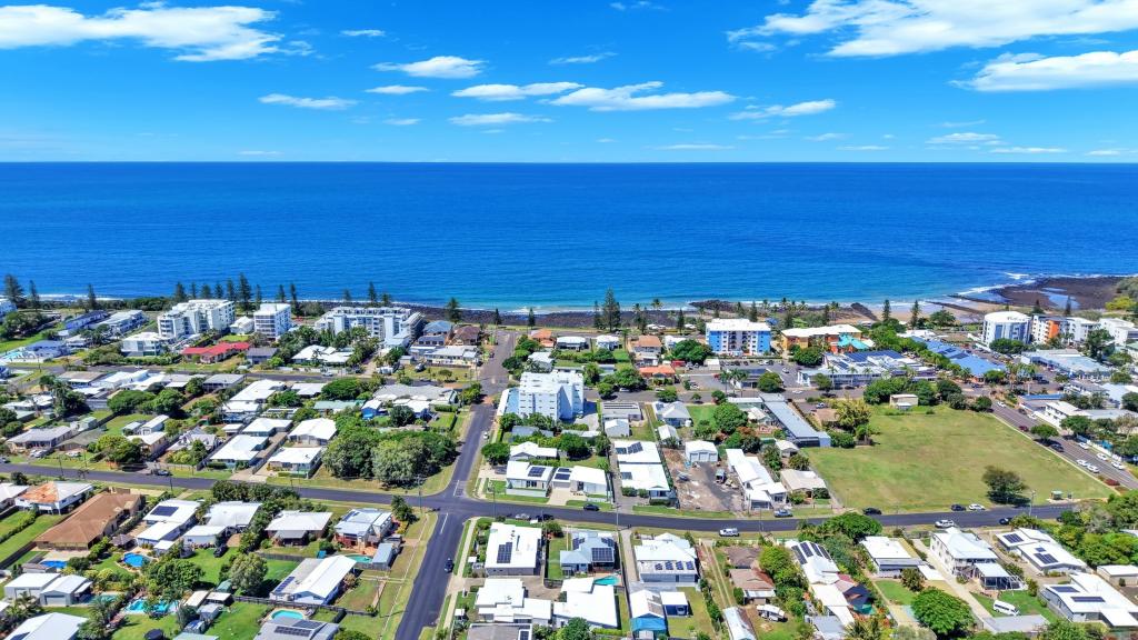 25 Holland St, Bargara, QLD 4670