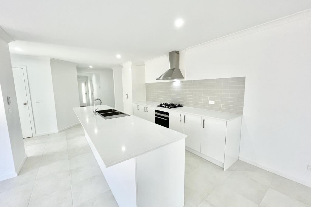 7 Louie St, Deanside, VIC 3336