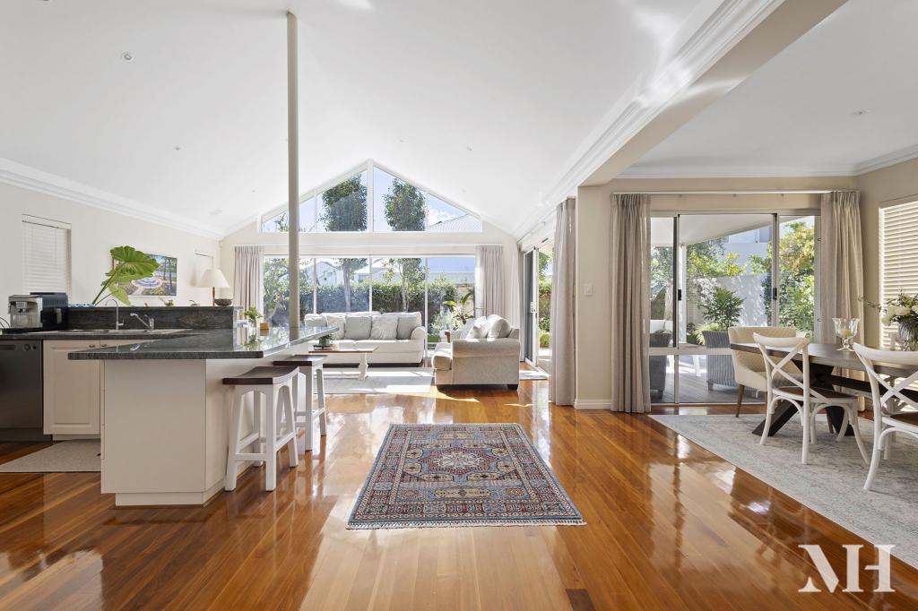 6 CHIPPERFIELD CT, MOSMAN PARK, WA 6012