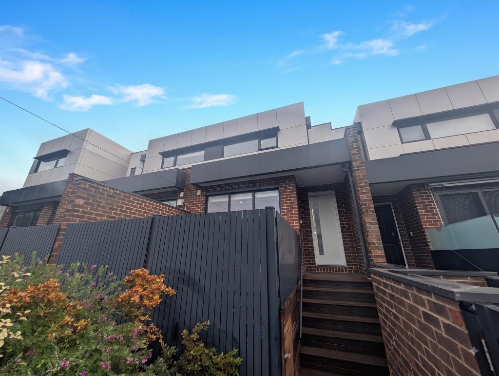 564C MORELAND RD, BRUNSWICK WEST, VIC 3055